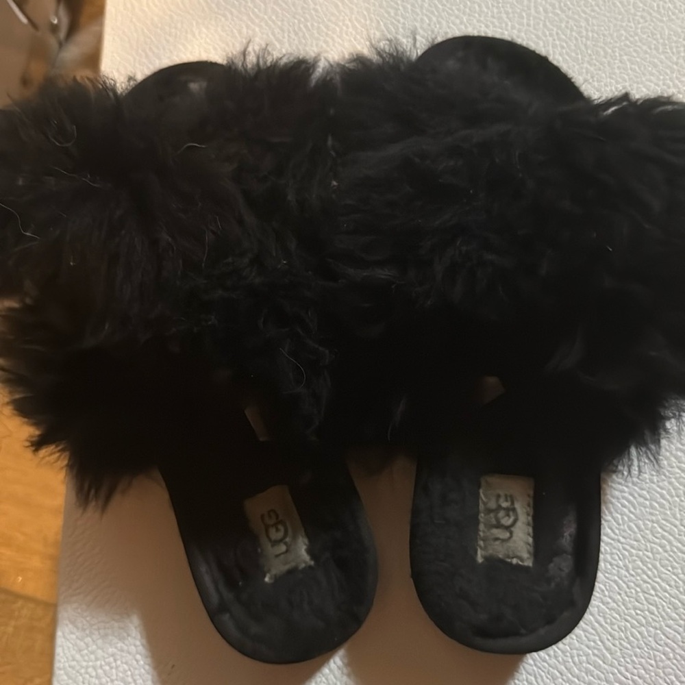 Ugg fluffy slippers